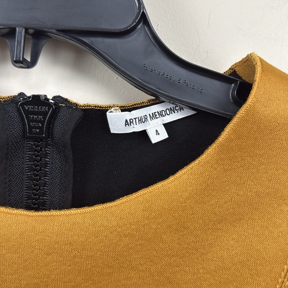 ARTHUR MENDONÇA Elegant Gold Sleeveless sheath Dress 4 - Picture 5 of 9